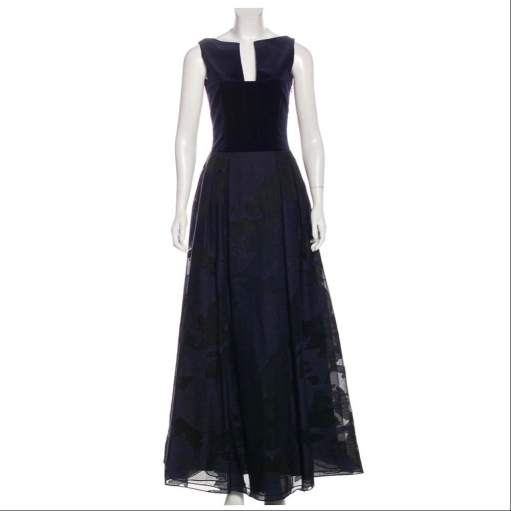 NWT Carolina Herrera Night Gown